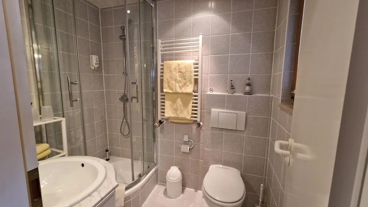Haus Jutta Hotel Goessweinstein Guest house